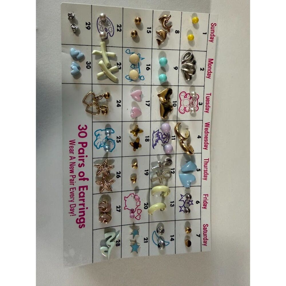 30-day earring calendar set